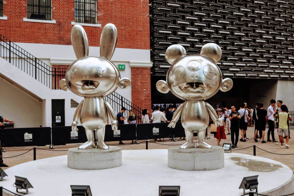 Takashi Murakami statues